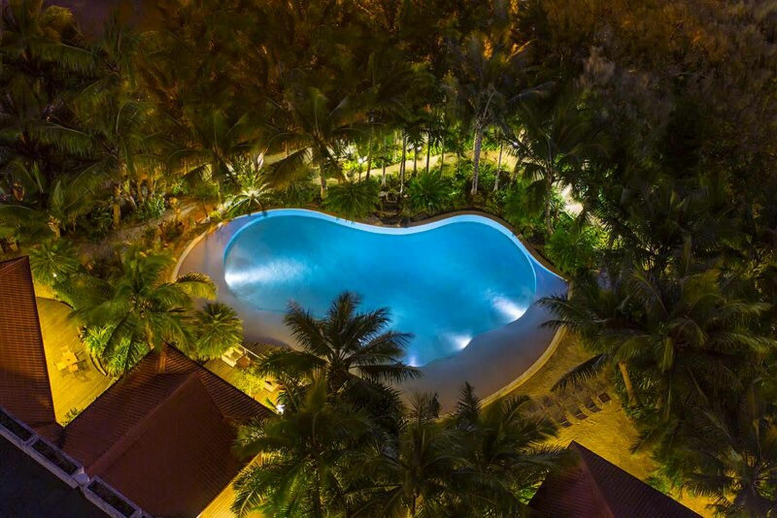 Ramada Hotel & Suites By Wyndham Noumea Exterior foto
